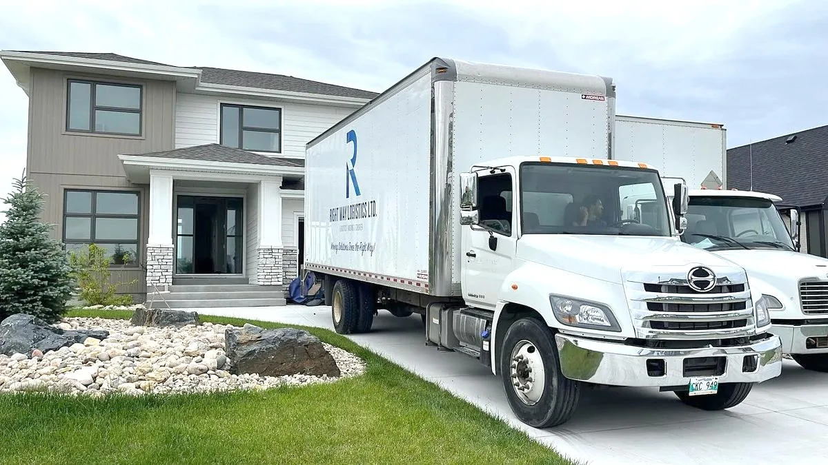Right Way Logistics moving truck arriving at a Winnipeg home